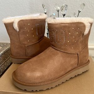 New in box Classic UGG Gem Mini Size 8